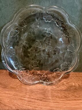 Anchor Hocking Clear Floral Scalloped Glass Serving Plate